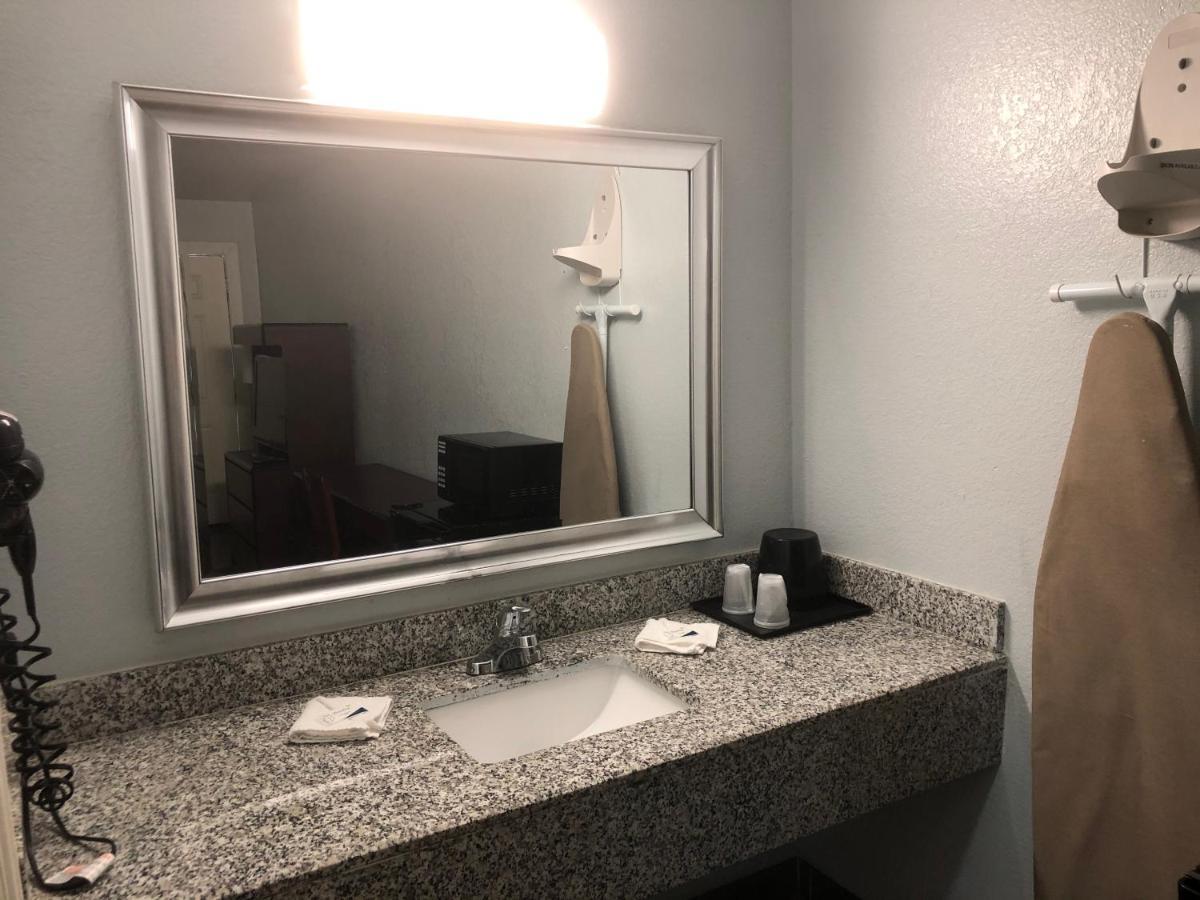 Hwy 59 Motel Laredo Medical Center Eksteriør billede
